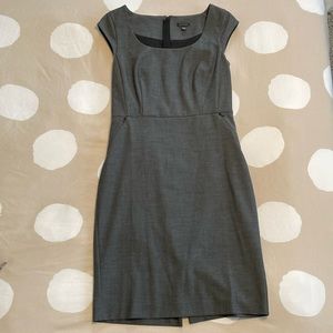 Ann Taylor gray scoop neck sheath dress cap sleeves size 2